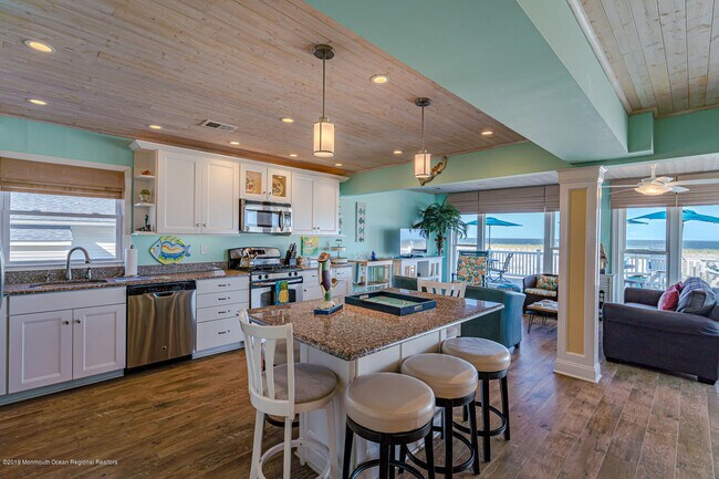 Building Photo - 2102 Oceanfront