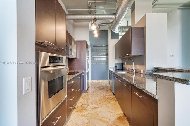 Building Photo - 3029 NE 188th St