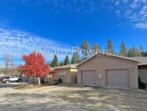 Building Photo - 626 Pearl Pl