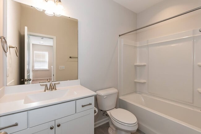 Building Photo - Four Bedroom Townhome!