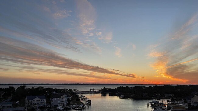 Building Photo - Harborside Club at 701