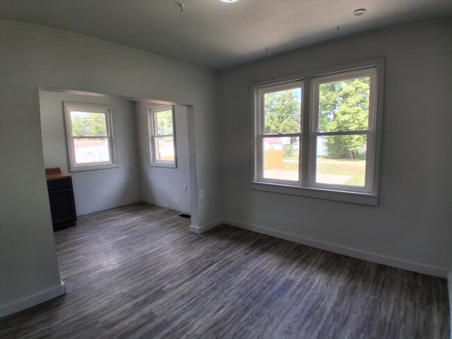 Building Photo - 1497 Fairchild-E