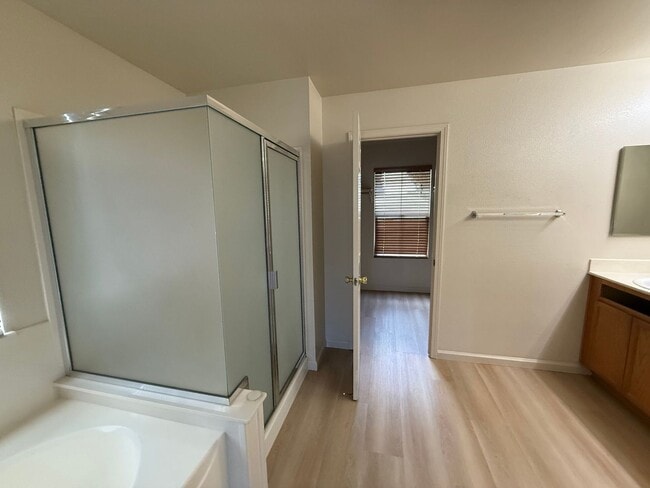Building Photo - 2424 Sandpiper Ln