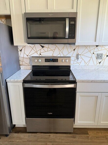 Building Photo - 208 N Singer St