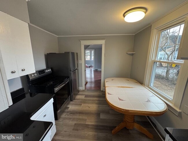 Building Photo - 365 E Springfield Rd