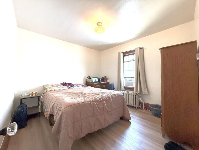 Building Photo - 1411 Rawson Ave