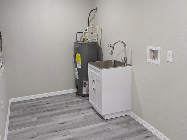 Building Photo - 8166 Juniper Rd