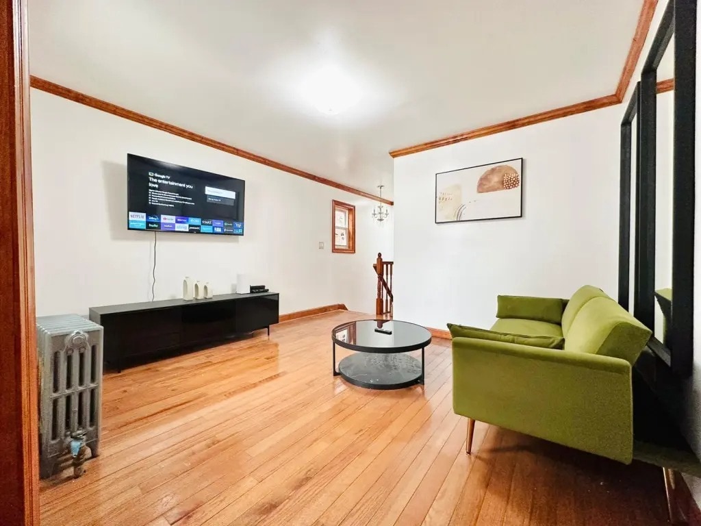 Building Photo - Furnished room/NOT APARTMENT