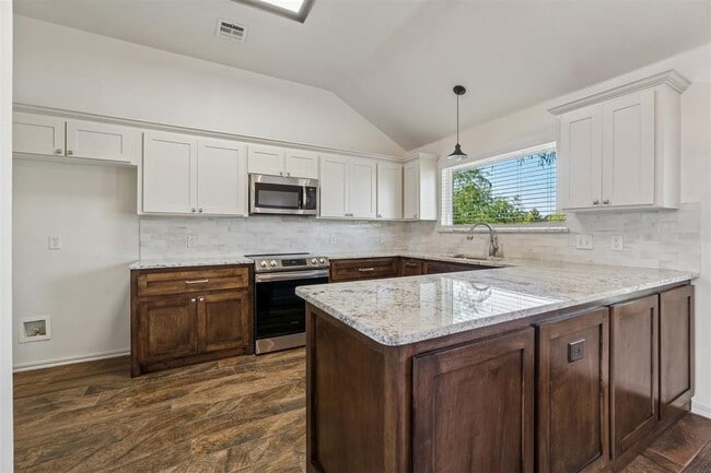 Building Photo - 15921 Katie Ridge Dr