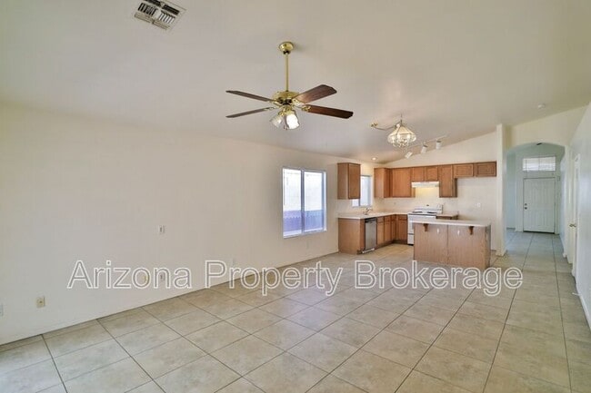 Building Photo - 1710 E Horseshoe Ave