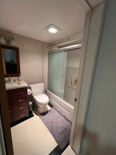 Bathroom #2 - 650 Kelton Ave