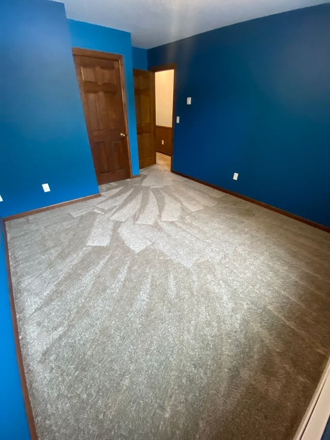 Building Photo - GREAT LOCATION - Spacious 4 bedroom/2 bath - PETS WELCOME