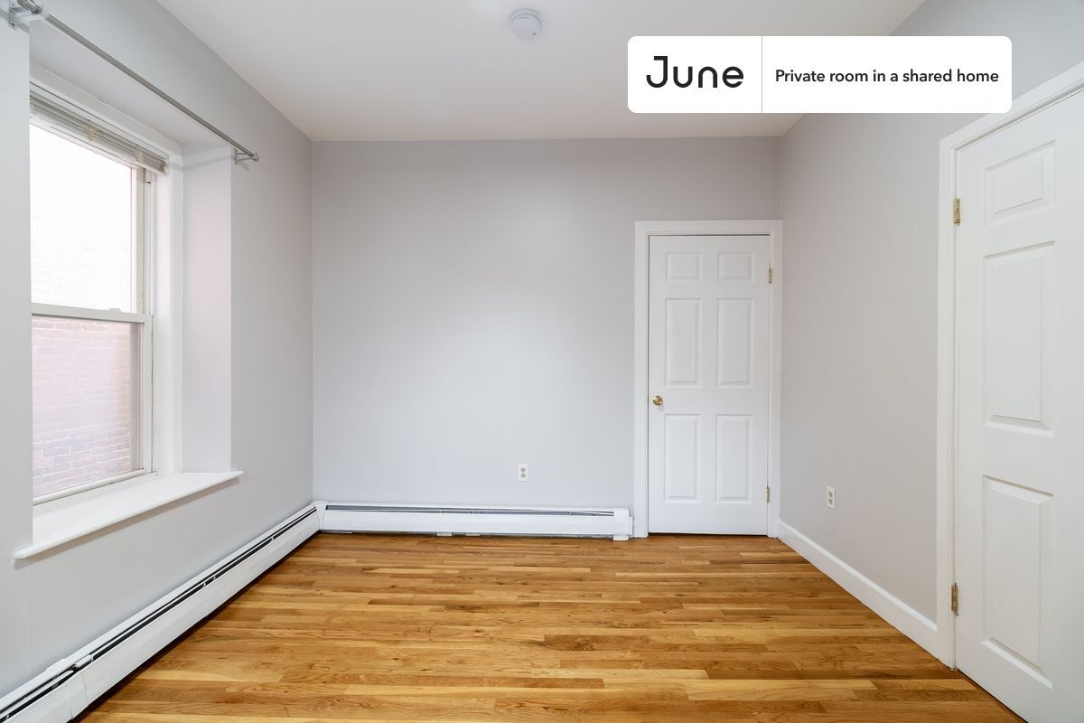 Building Photo - Room in Shared 3 bed/1 bath home