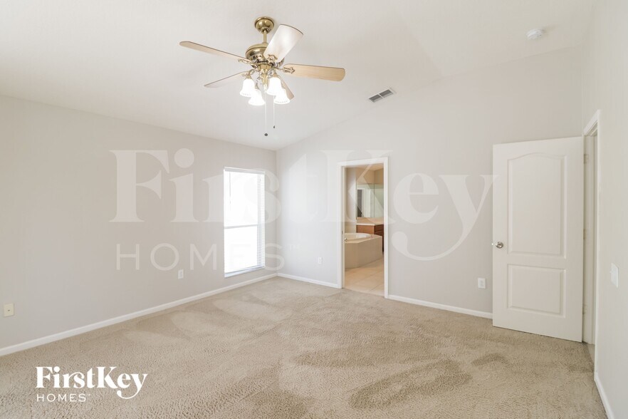 Building Photo - 25808 Risen Star Dr