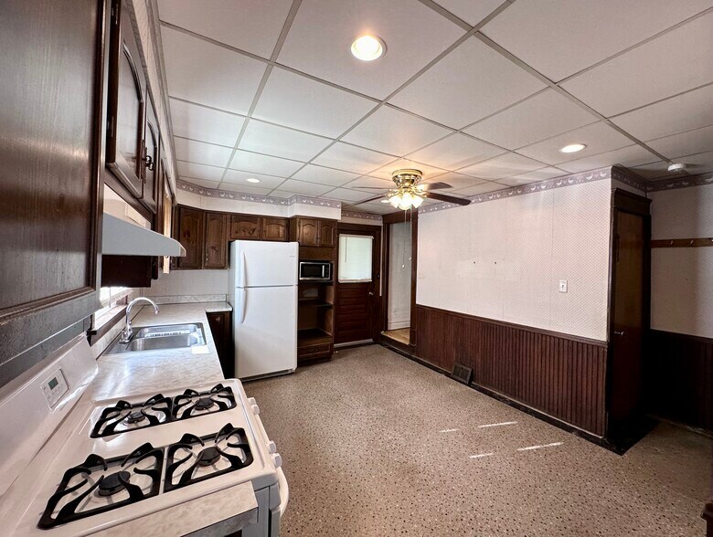 Building Photo - 1413 Laurel Pl