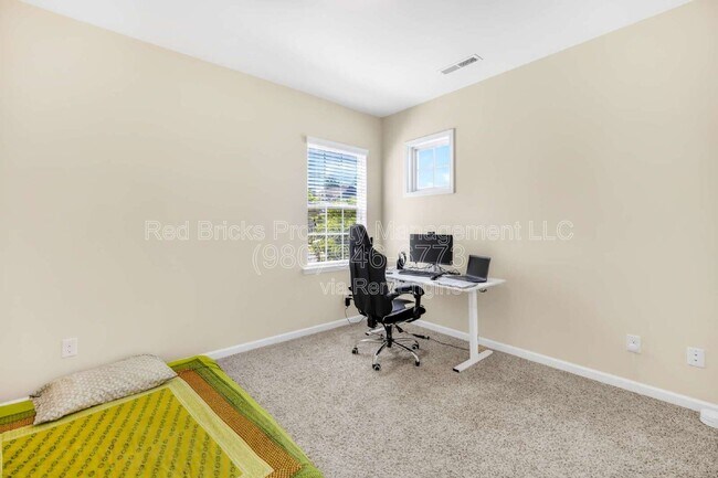 Building Photo - 10677 Sky Chase Ave NW