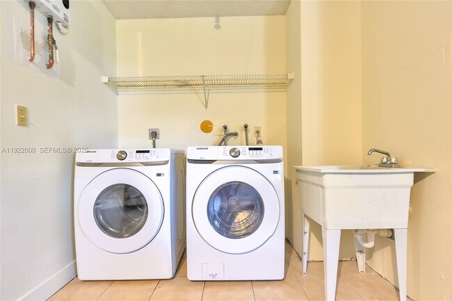 Building Photo - 3104 NW 109th Ave