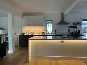 Building Photo - 91 Brooks St