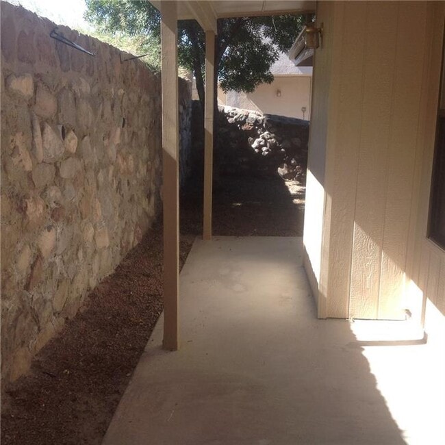 Building Photo - 7532 Le Conte Dr