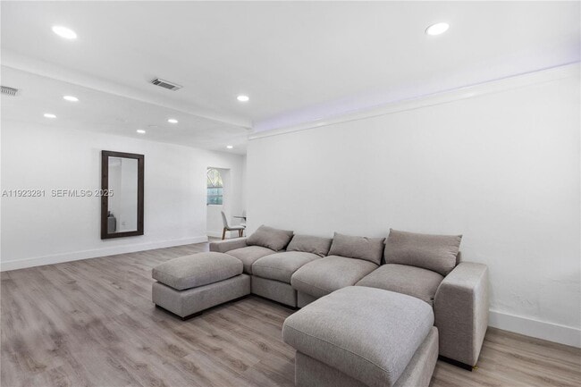 Building Photo - 4030 NW 1st Ave