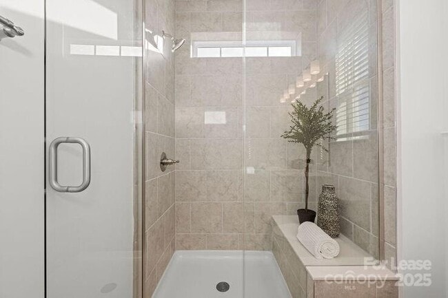 Building Photo - 1018 Fairway Green Ln