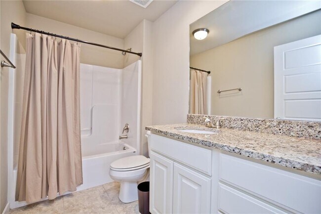 Building Photo - 2304 SW Juniper Ave