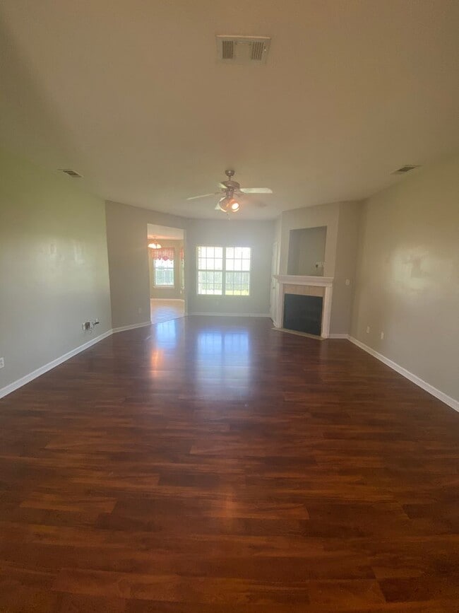 Building Photo - 601 Hidden Creek Cir