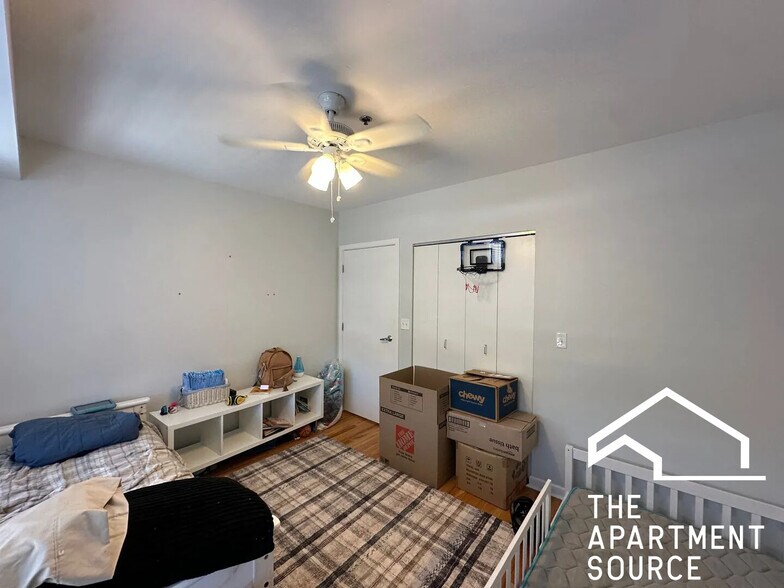 Building Photo - 1337 W Fargo Ave