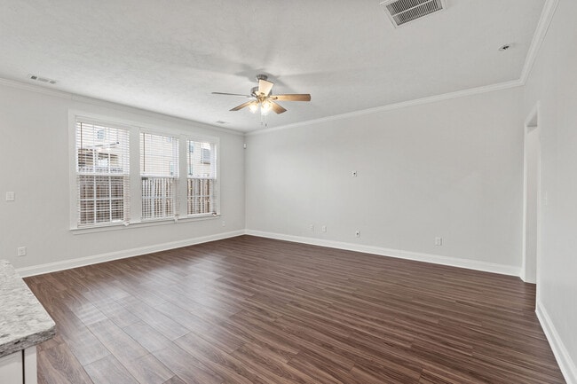 Building Photo - 597 Vinings Dr