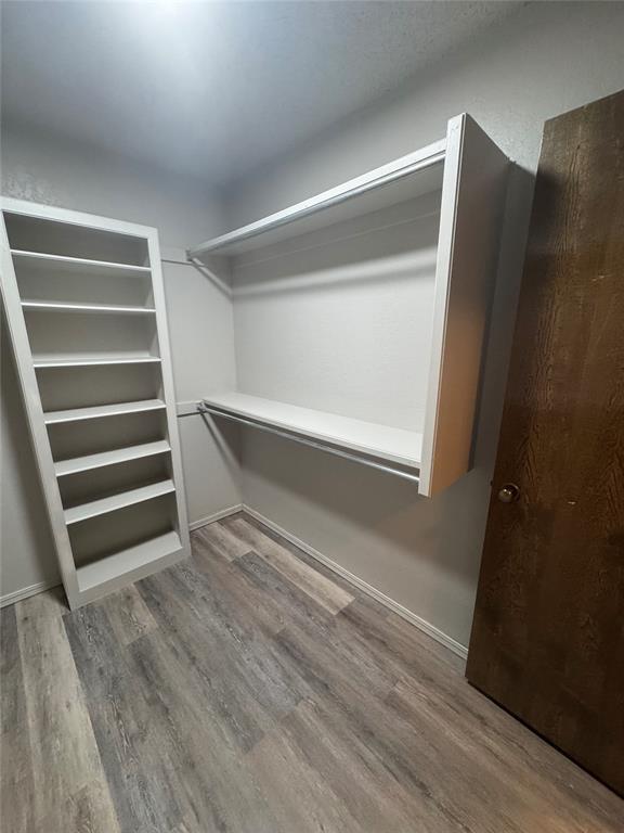 Building Photo - 325 E Parkland Dr