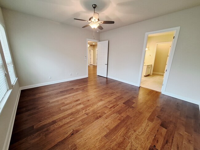 Building Photo - 4562 Katherine Dr