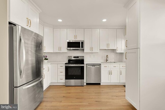 Building Photo - 2205 Observatory Pl NW