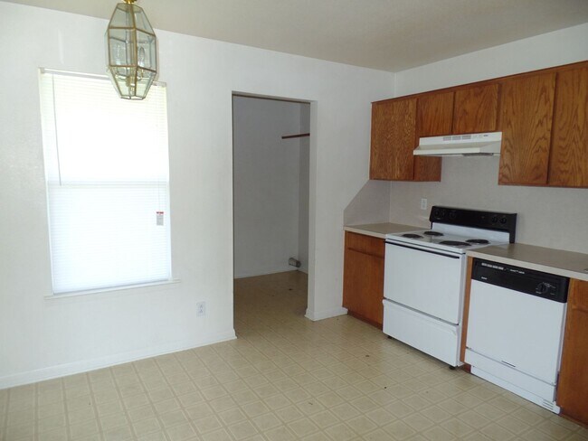 Building Photo - 1003 Circle M Dr