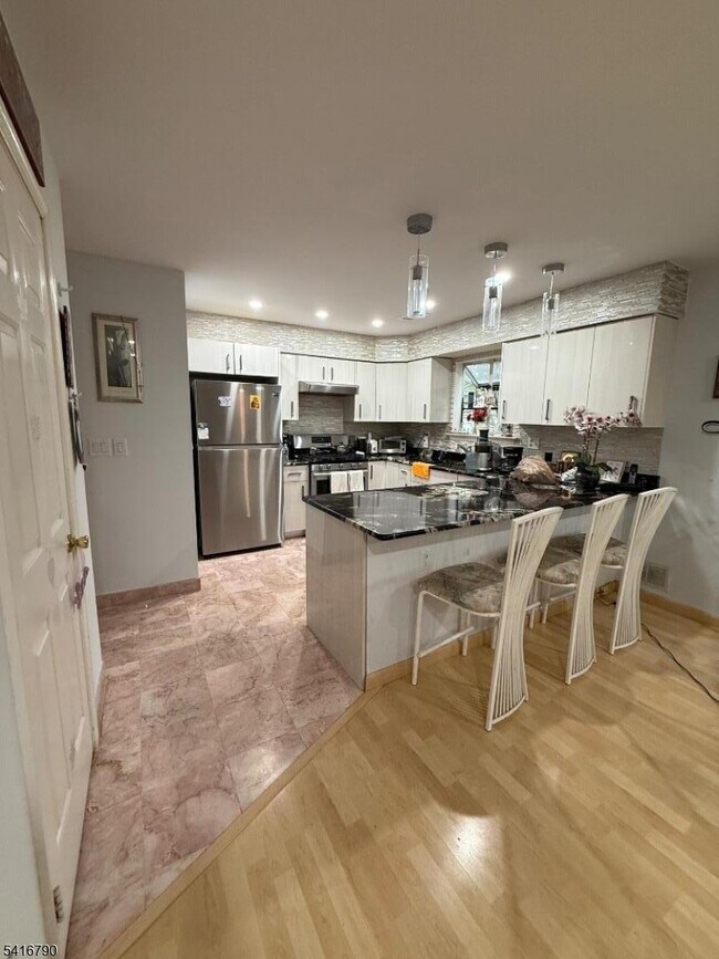 Building Photo - 195 Matlook Pl