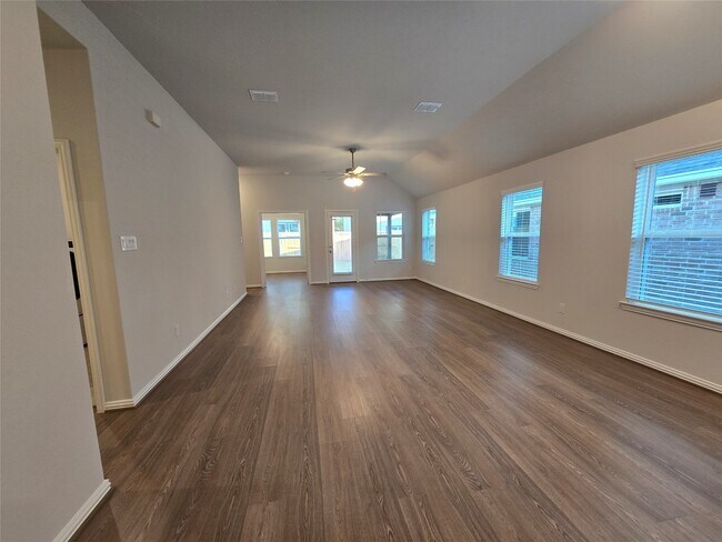 Building Photo - 2215 Villa Bella Ln