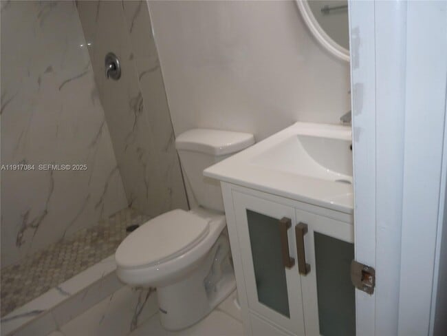 Building Photo - 14501 N Kendall Dr