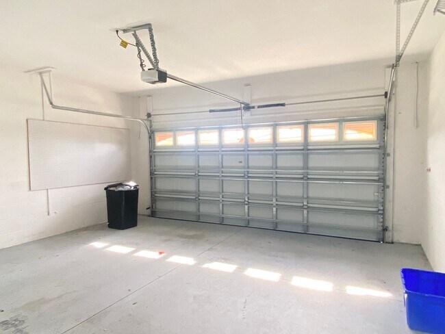 Building Photo - Three Bedroom Home In Gated 55+ Exclusive ...