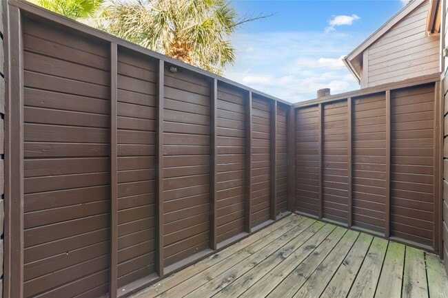 Building Photo - 717 Davis Rd