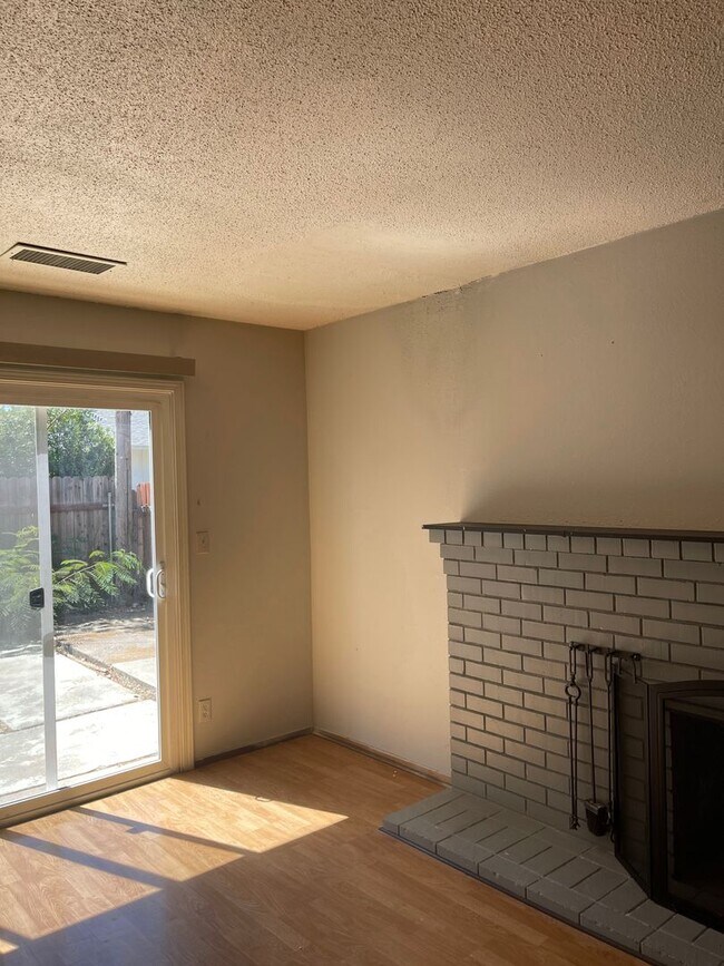 Building Photo - 5 Bedroom, 3 Bath Home in East Davis-$500 Off 1st Month's Rent