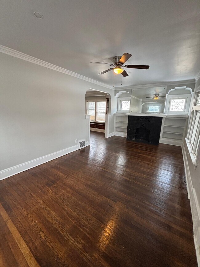 Building Photo - 15712 Cloverside Ave