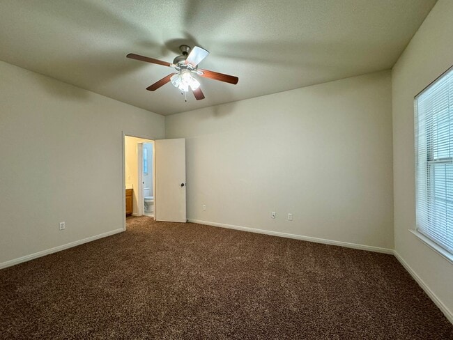 Building Photo - Duplex *LEASING SPECIAL AVAILABLE*