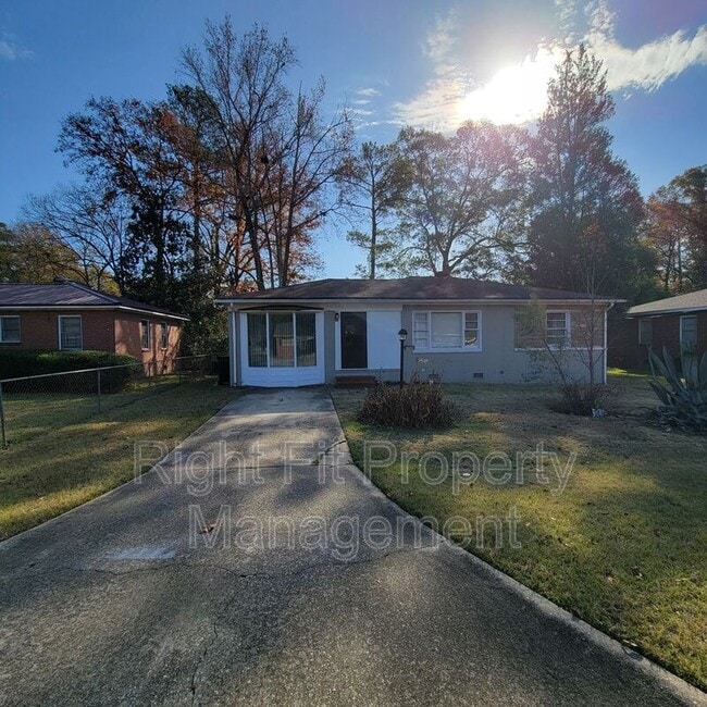 Building Photo - 3960 Trask Dr