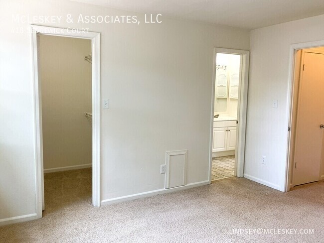 Building Photo - 418 Sedgewick Ct
