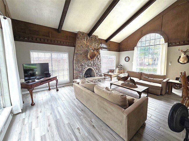 Building Photo - 560 Brandon Rd