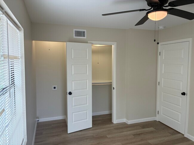 Building Photo - 705 Bustamante St