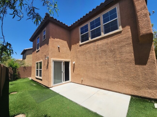 Building Photo - Cozy and charming 3-bedroom, 2.5-bath home