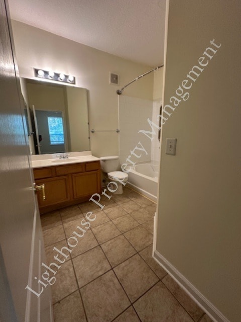 Building Photo - 2 Bedroom / 2 Bathroom Condo in Gated Community