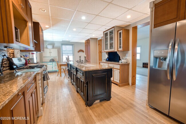 Building Photo - 112 Corlies Ave