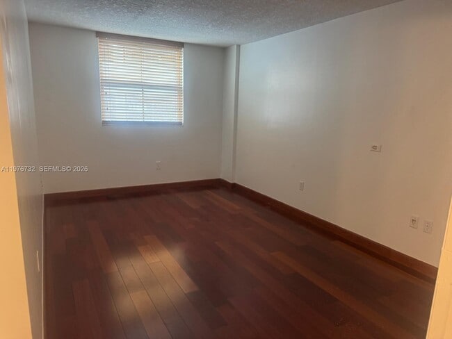 Building Photo - 104 SW 9th St