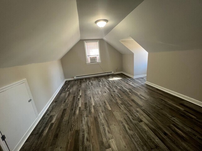 Building Photo - Adorable 3bdrm/1.5bth Cape-Cod  Located in Richmond's Southside!!  **NEWLY RENOVATED**